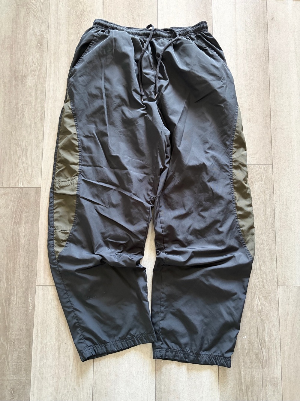 Baggy Y2K Nike Joggers Size XL Olive And Dark Grey